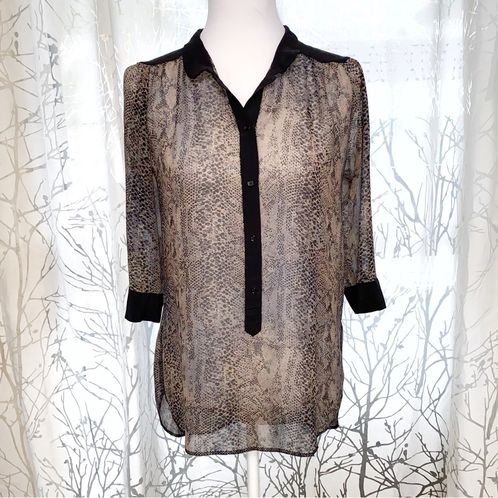 Aritzia Wilfred Black gray tan silk collar button up v- neck 1/2 sleeve top